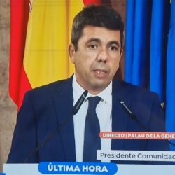 Dimite Carlos Mazón