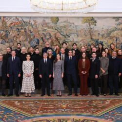 La Reina recibe al equipo directivo y a los diseñadores de MBFWMadrid en Zarzuela