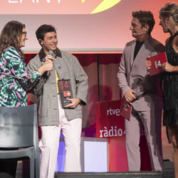 Alfred García recibe recoge el Disco Catalán del Año por el álbum ‘T’estimo es te quiero”