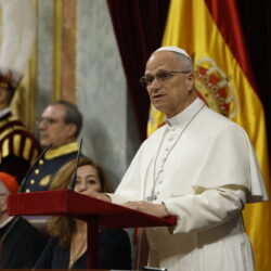 El papa se despide de Madrid con un mensaje de esperanza: “Sed una Biblia abierta para todos”