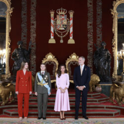 Los Reyes presiden el desfile militar del Día de la Hispanidad